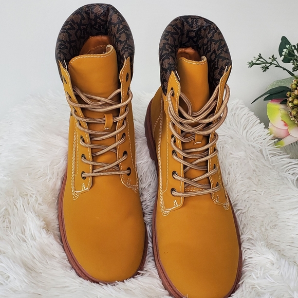 DKNY Men's Ankle Tan Boots Lace Up Style With Logo Size 8.5 - Picture 3 of 14